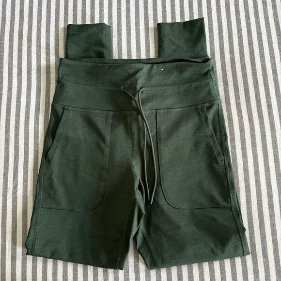 NWOT Old Navy Extra High-Waisted CloudComfy 7/8 Leggings Size Small - Picture 1 of 7